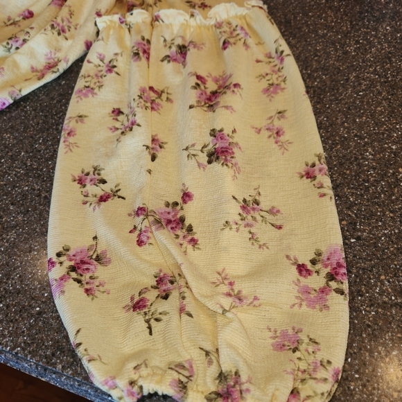 NWT Forever 21 Butter Yellow Top Pink Roses Size 2X On/Off Shoulder Ruffle Neck - Picture 7 of 13